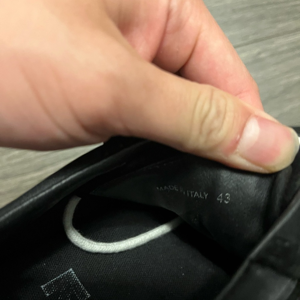 Off-White Black and Cream Arrow Logo Sneakers - Picture 5 of 7